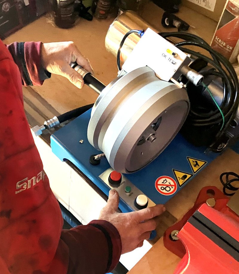 加締作業1